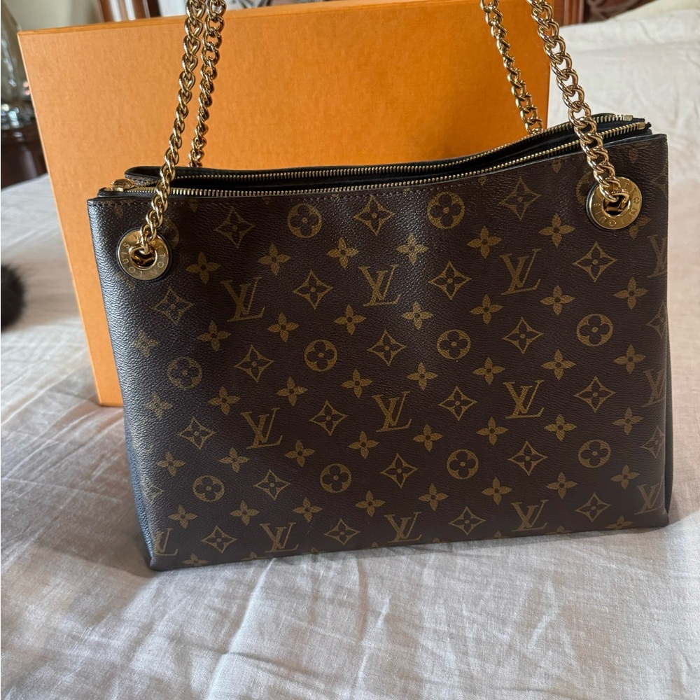 Authentic Louis Vuitton Surene MM Shoulder bag. m43772 Monogram Canvas Material.